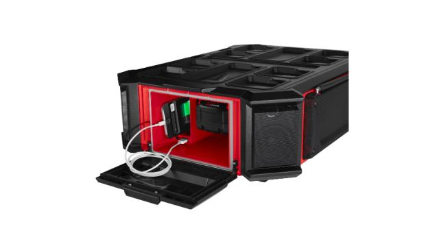 Milwaukee M18PRCDAB+ Packout Højtaler med Indbygget Radio og Lader