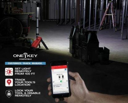 Milwaukee M18 Stander Arbejdslampe 2000 Lumen, U/Batteri og Lader